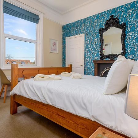 Hillcrest Whitby Bed & Breakfast ภายนอก รูปภาพ